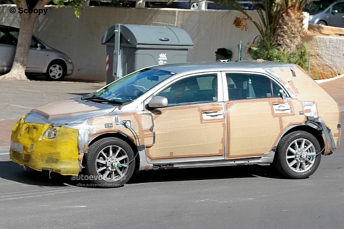 [spyshots-toyota-corolla-hatchback-hybrid-medium_2[4].jpg]