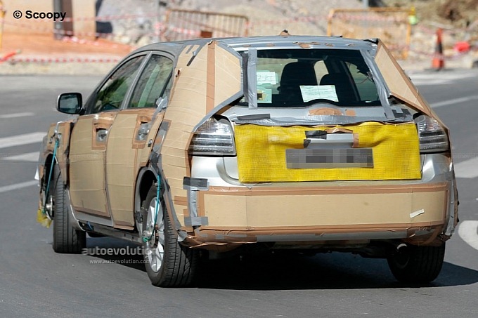 [spyshots-toyota-corolla-hatchback-hybrid-medium_4[10].jpg]