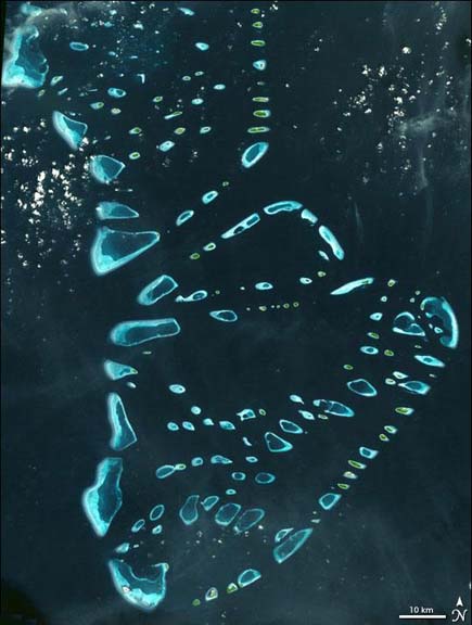 ig21 above maldives 02 14 Most Amazing Satellite Pictures You’ll Ever Seen Before