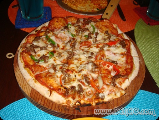 Chi's Steak Pizza: Php330 Chi's Steak Pizza: Php330