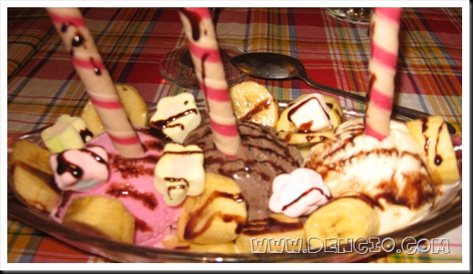 Ice cream topped with bananas! :p Ice cream topped with bananas! :p