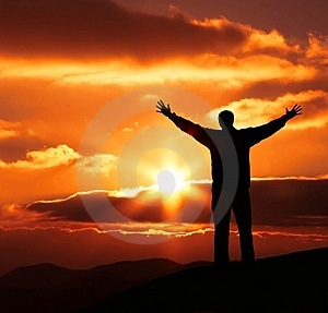 [homem-da-felicidade-no-por-do-sol-thumb2035243[4].jpg]