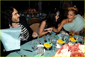 rihanna-clive-davis-grammys-party-04