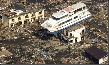 japan-earthquake-tsunami-nuclear-unforgettable-pictures-ship_33287_744x417