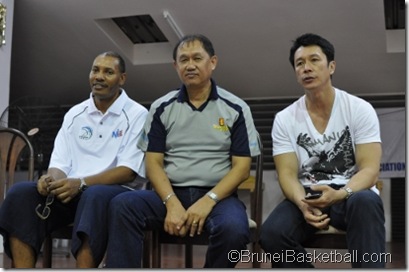 Coach Kevin Reece (left) withBBA officials.