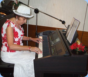 Carole Littlejohn came from Papamoa to play for us on our top-0f-the-range Clavinova CVP-509