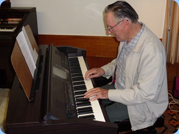 Roy Steen trying out the Clavinova