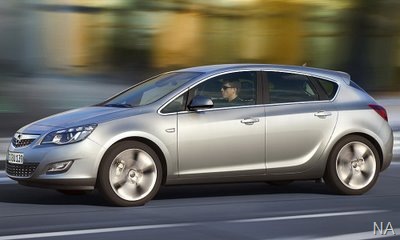 [2010-Opel-Astra-3[10].jpg]