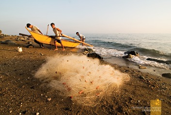 Fishermen Preparing for a Day at the Sea at Abra de Ilog