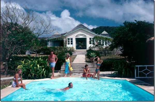 Les Jolies Eaux Princess Margaret S House On Mustique The Royal A Group Meal On Mustique Princess Margaret One Side Of The Table With Her Son Opposite Other