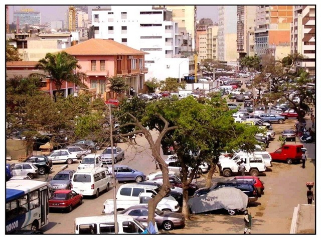[A Baixa de Luanda - sempre a subir[4].jpg]