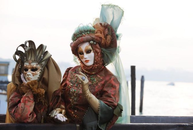 [Carnevale 2011 - foto il martedi grasso a venezia - maschera ed erotismo2[4].jpg]