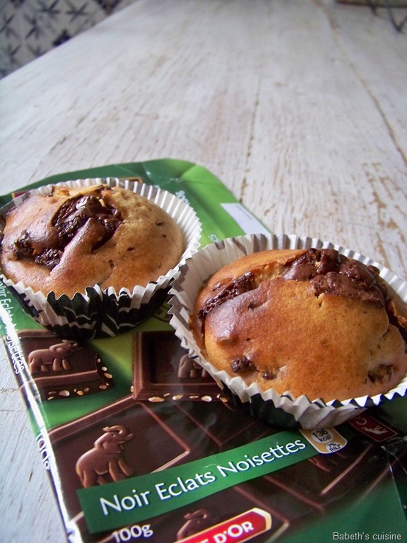 [muffins chocolat noisettes raisins secs[8].jpg]