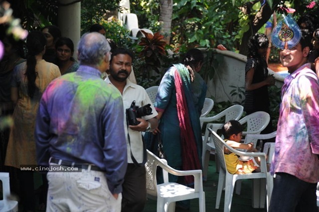 [balakrishna_family_celebrating_holy_006[2].jpg]
