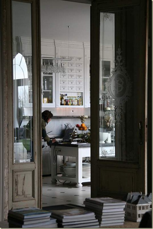 Arcobaleno 5 doors to kitchen