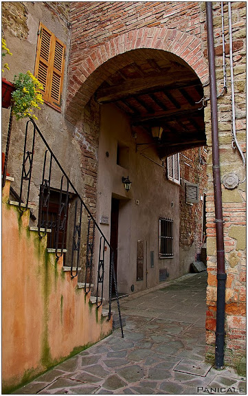 http://lh6.ggpht.com/_tVQwHeJzVw4/TBXF9x2R0YI/AAAAAAAACjQ/QQr4yflD2Xs/s576/07%20Panicale%2005.jpg