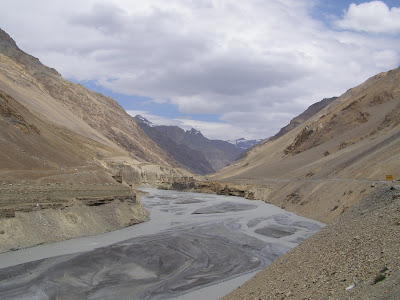 landscape between Sarchu & Pang