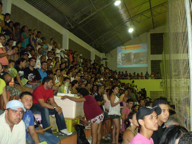 [GINÁSIO POLIEPSORTIVO EM DIA DE JOGO[3].jpg]