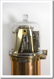 Detalhe do mecanisco do pêndulo livre