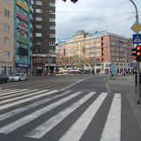 Na Kamennom námestí za vyústením Dunajskej je niečo ako cyklochodník (značka cestička pre cyklistov), okrem značky sa tu však nenachádza ani meter cyklochodníka či pruhu. Takisto cyklisti nemôžu odpočiť vpravo na Dunajskú, ktorá je v tomto úseku jednosmerná.