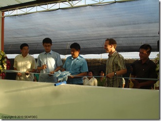 Ceremonially opening the new SEAFDEC sea cucumber hatchery are (from left to right): SEAFDEC Deputy Chief Dr. Teruo Azuma, JIRCAS visiting scientist Dr. Satoshi Watanabe, SEAFDEC Chief Dr. Joebert Toledo, Dr. David Mills of  WorldFish Center, and Mr. Nguyen Dinh Quang Duy of Vietnam’s Research Institute of Aquaculture No. 3