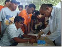 During the practical session, Dr. Amar (rightmost) shows the participants how to prepare and send fish samples to the laboratory for disease analysis