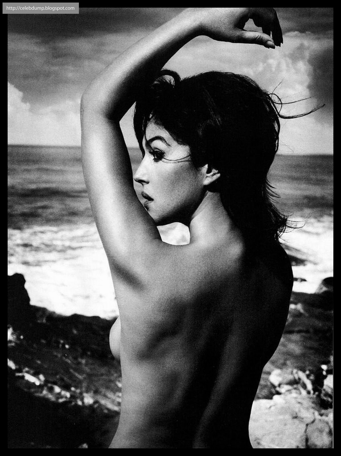 [monica-bellucci-gq-scans-celebdump02.jpg]