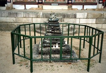 Daegu Slate stone pagoda of Yeomburam Hermitage in Donghwasa Temple) 