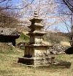 Yeongdeok Three storied stone pagoda of Yugeumsa Temple