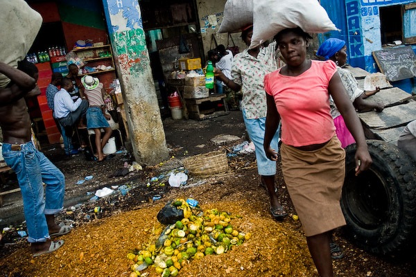 [women-carrying-food-haiti-04[4].jpg]