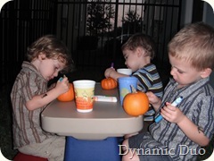 boys do their own pumpkins (2)