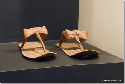 Sandals found in Tut's tomb made of reed, fiber, tb110500462