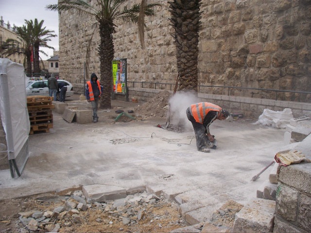 [jaffa-gate-renovations-20091214-03[4].jpg]
