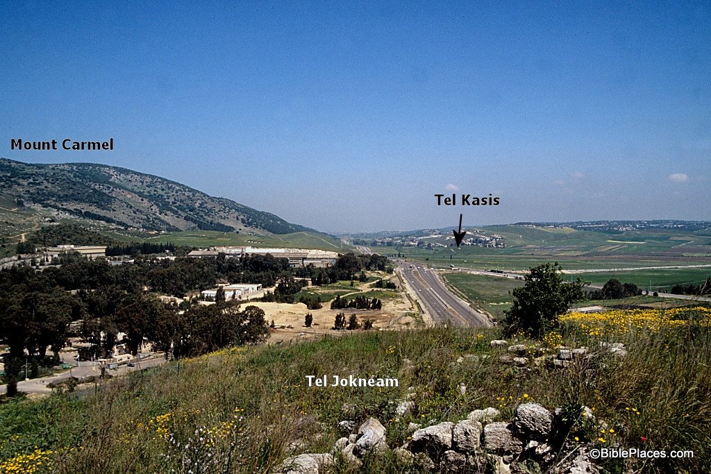 [Kishon Pass and Mount Carmel from Tell Jokneam, tbs104069900[3].jpg]