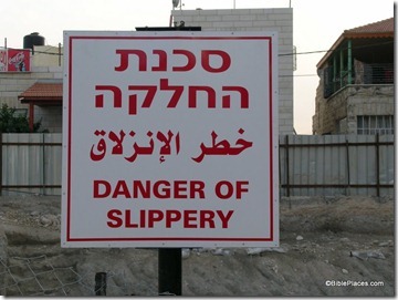 Danger of slippery sign, tb112503933