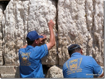 Western Wall men cleaning out prayers6, tb090402880