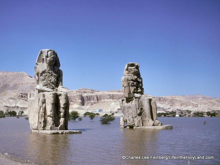 [Colossi of Memnon in floodwaters of Nile River, cf34-74[3].jpg]
