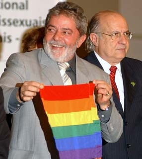 [Lula_e_bandeira_homossexual[2].jpg]
