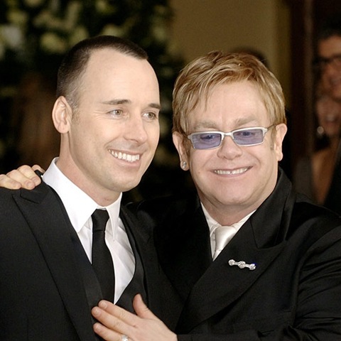 [David Furnish e Elton John.jpg]