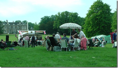 Hundreds decend on Wistow Hall