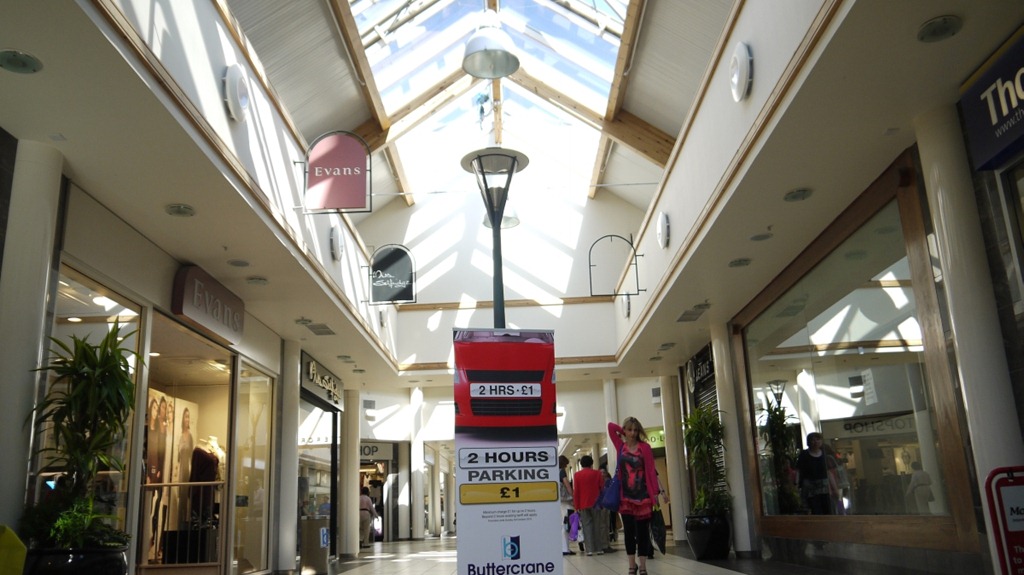 [Ahh, proper shops[2].jpg]