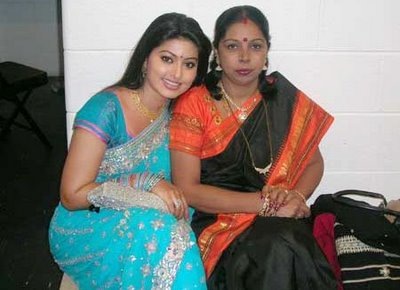 [sneha_family_photo[3].jpg]