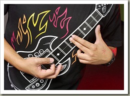 rock_guitar_shirt_closeup