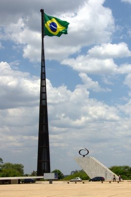 [Bandeira_emBrasilia[3].jpg]