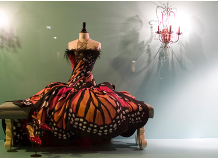 Vestido inspirado en la mariposa monarca por Luly Yang