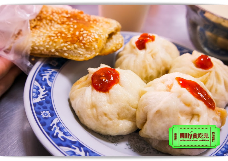 屏東勝利路美食║劉記早點/劉記豆漿。招牌小籠包餡滿多汁~晚來只能飲恨
