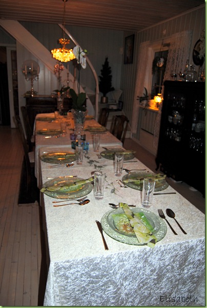 Morten, Otto og pyntet bord til middagselskap 017