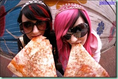 eat_pizza_on_curbs--large-msg-118011061117[1]