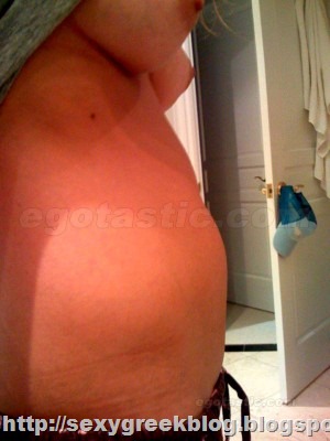 [jessica-alba-post-baby-topless-03-30[2].jpg]
