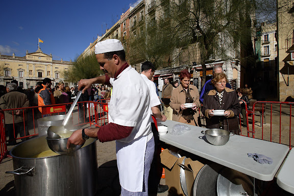 Carnaval de Tarragona, diumenge (19.02.2006)II Diada gastronòmica del Xarró tarragoní ivisita de les colles de Reus